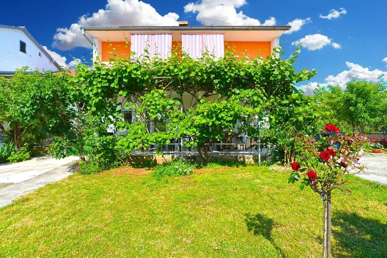 Apartments Mala Vala 925 - Adapted Croatia